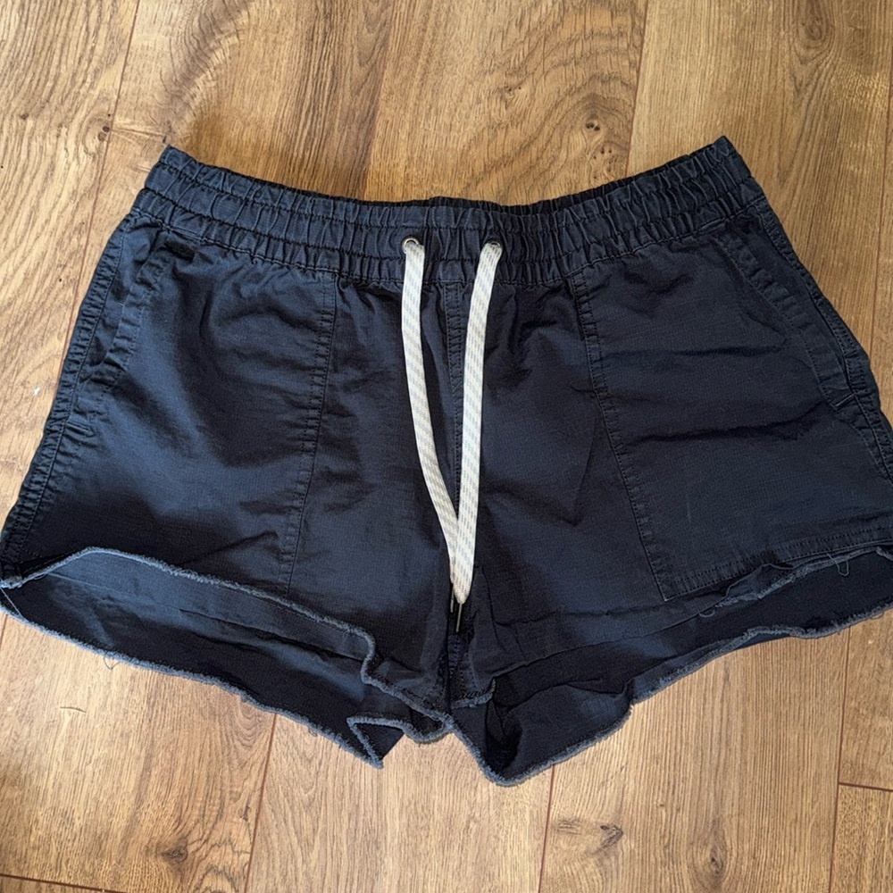 Women’s VUORI shorts
